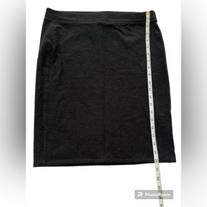 Short black stretchy skirt